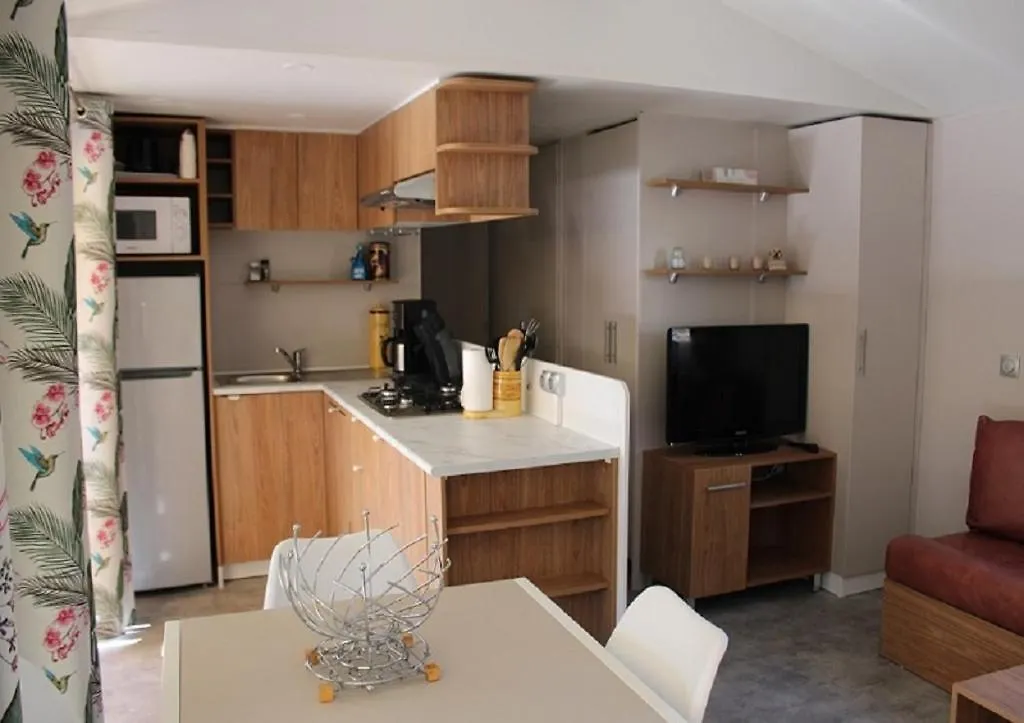 Mobilhome 3 Chambres Le Muy Campsite